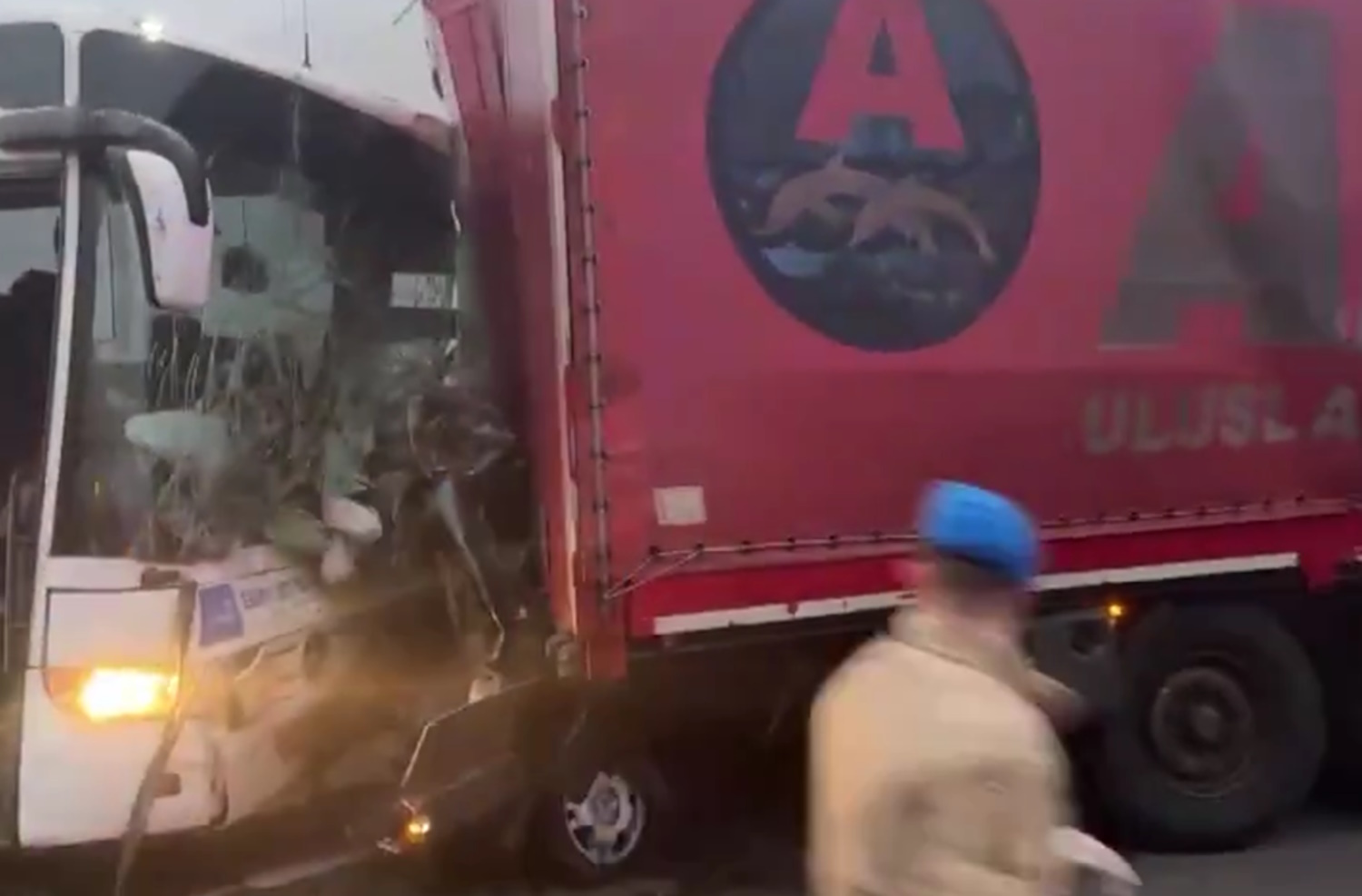 Türkiye: Traffic accident on the highway in Marmaras