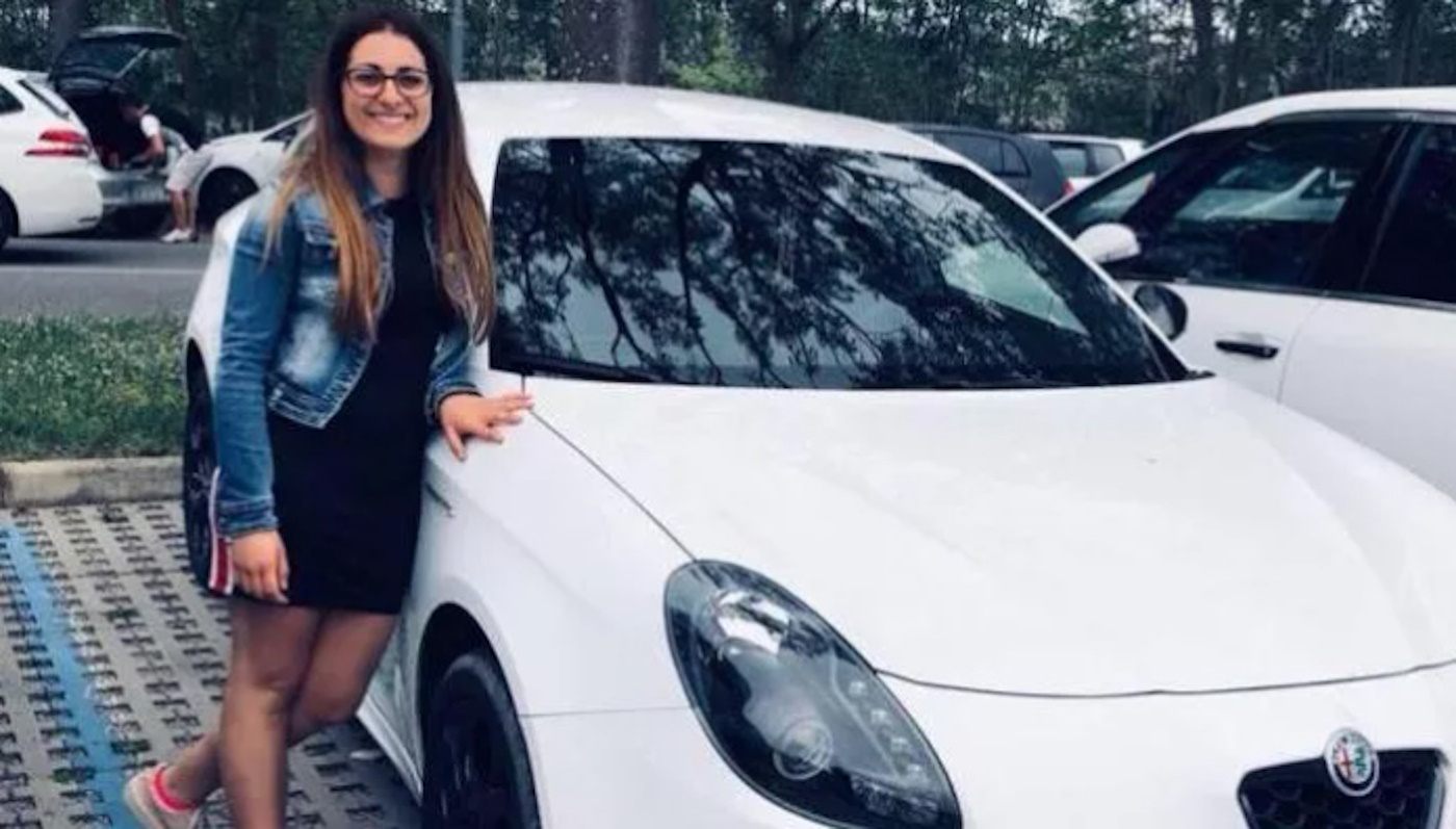 Νέα γυναικοκτονία συγκλονίζει την Ιταλία: 27χρονη μητέρα βρέθηκε μαχαιρωμένη έξω από το σπίτι της