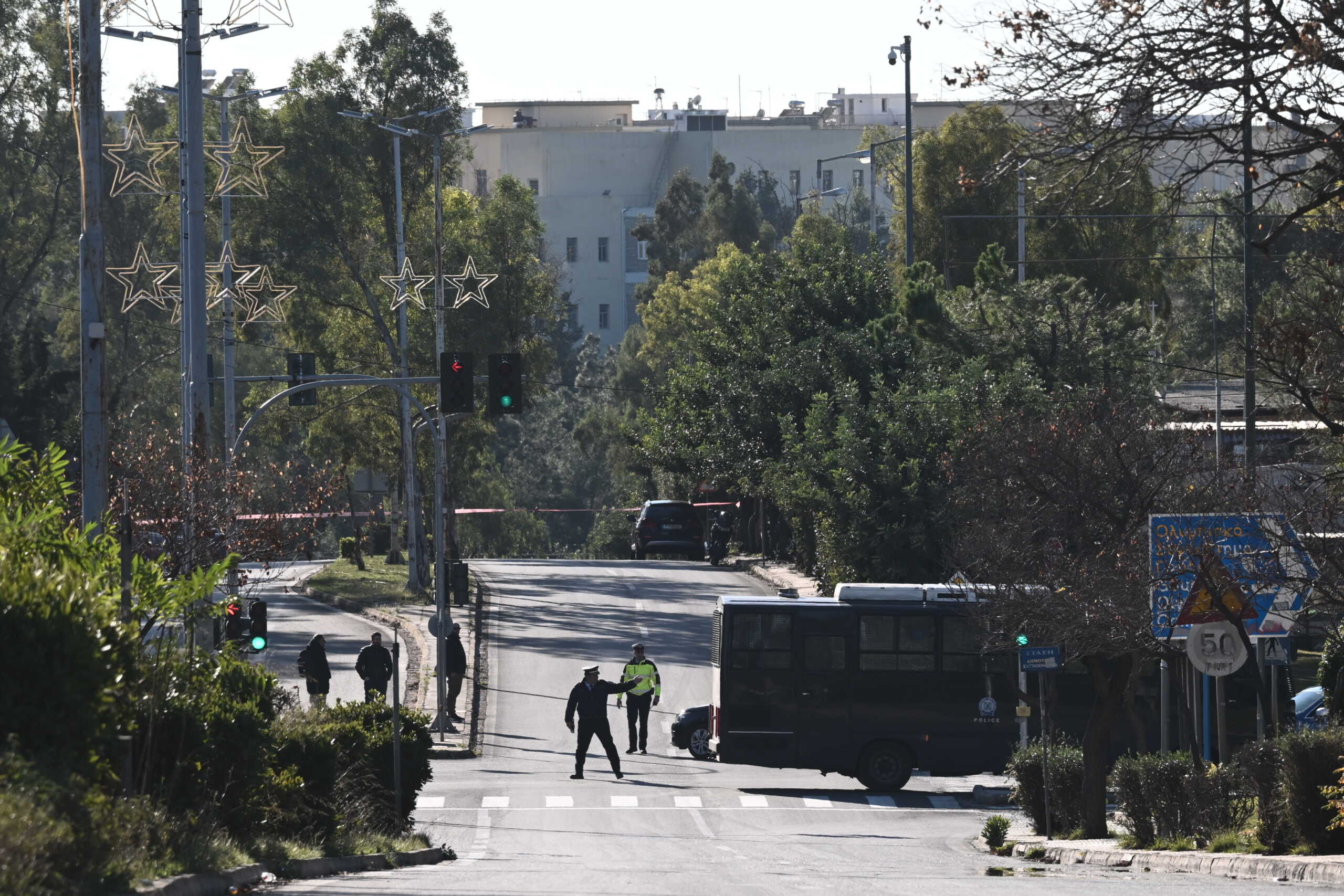 Εξουδετερώθηκε εκρηκτικός μηχανισμός κοντά στην Πολυτεχνειούπολη και στην έδρα των ΜΑΤ, Δευτέρα 18 Δεκεμβρίου 2023. Ο εκρηκτικός μηχανισμός βρίσκονταν σε σακούλα που άφησαν άγνωστοι επί της οδού Κοκκινοπούλου, κοντά στην έδρα των ΜΑΤ και πλησίον της Πολυτεχνειούπολης. Σύμφωνα με πληροφορίες, η ύποπτη σακούλα περιείχε ενεργή βόμβα η οποία εξουδετερώθηκε από τις αρμόδιες υπηρεσίες. Σημειώνεται πως άγνωστος τηλεφώνησε στο 100 στις 12.29, έκανε λόγο για εκρηκτικό μηχανισμό και έδωσε χρονικό περιθώριο 45 λεπτά. 
(ΤΑΤΙΑΝΑ ΜΠΟΛΑΡΗ
