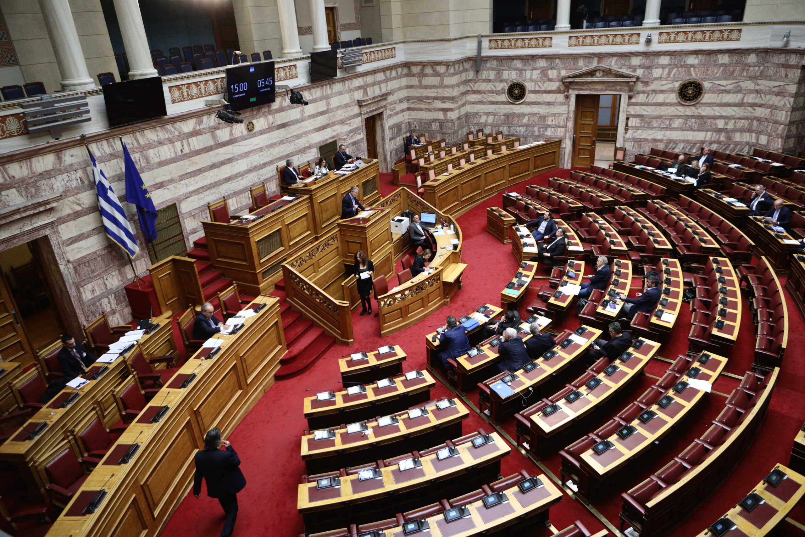 Βουλή: Ψηφίστηκε το πολυνομοσχέδιο του υπουργείου Οικονομικών – «Καλά μυαλά» ευχήθηκε στην κυβέρνηση η Ζωή Κωνσταντοπούλου