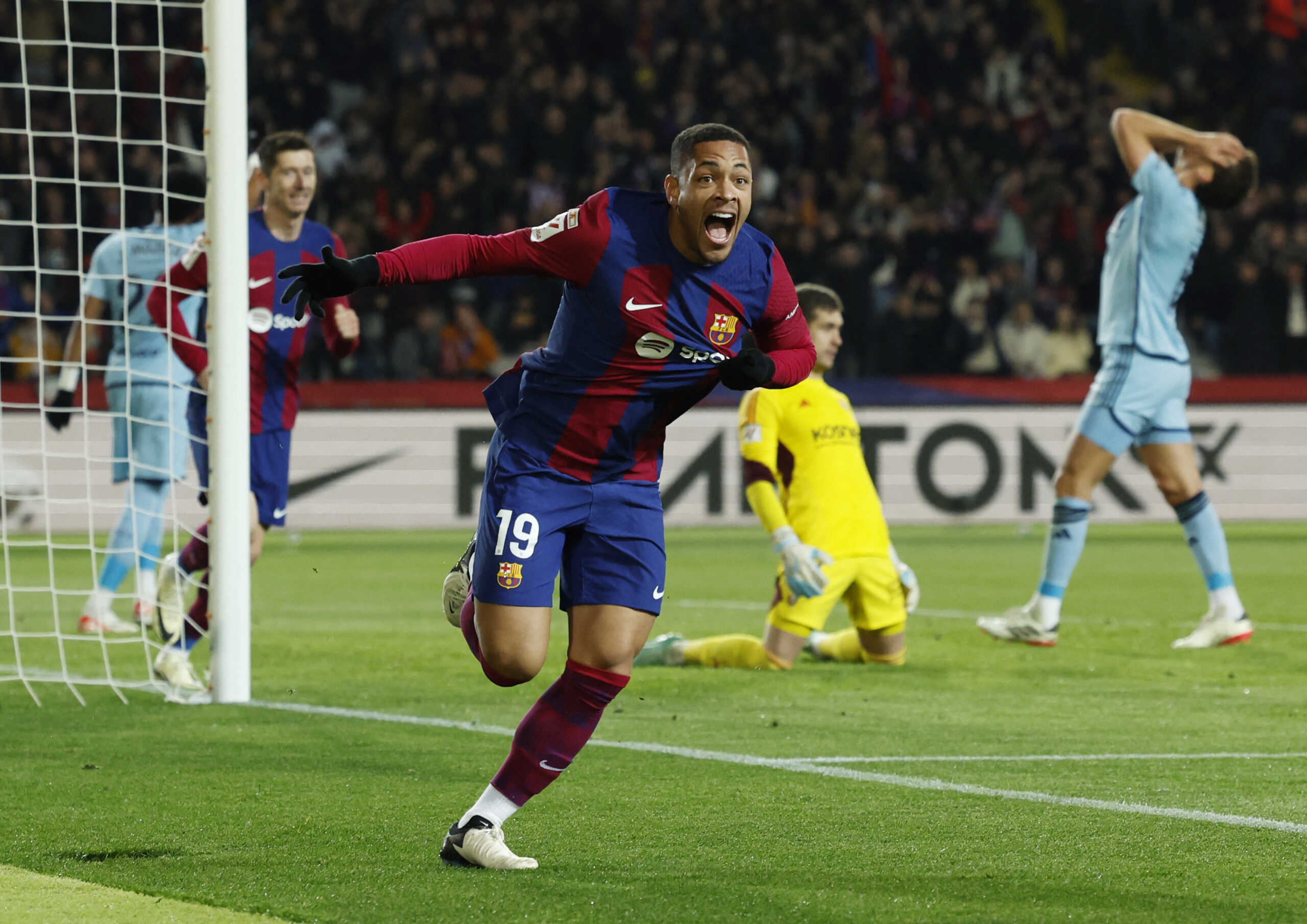 Soccer Football - LaLiga - FC Barcelona v Osasuna - Estadi Olimpic Lluis Companys, Barcelona, Spain - January 31, 2024 FC Barcelona's Vitor Roque celebrates scoring their first goal REUTERS