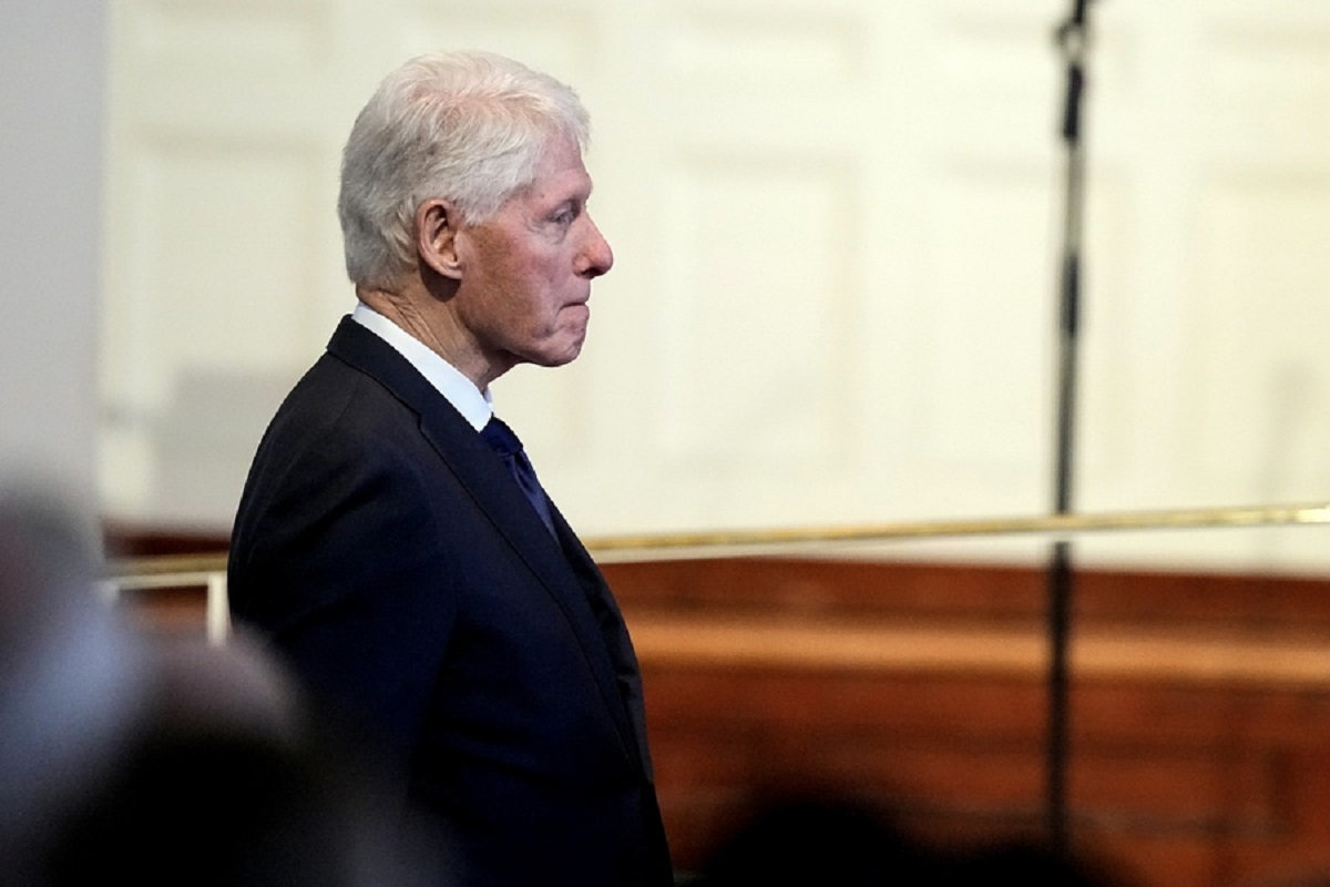 epa11000156 Former US President Bill Clinton arrives before a tribute service for former first lady Rosalynn Carter at Glenn Memorial Church at Emory University in Atlanta, Georgia, USA, 28 November 2023. Former US First Lady Rosalynn Carter, wife of former US President Jimmy Carter, died at the age of 96 at her home in Plains, Georgia on 19 November 2023. Her funeral will be held on 29 November 2023 in Plains, Georgia, USA.  EPA