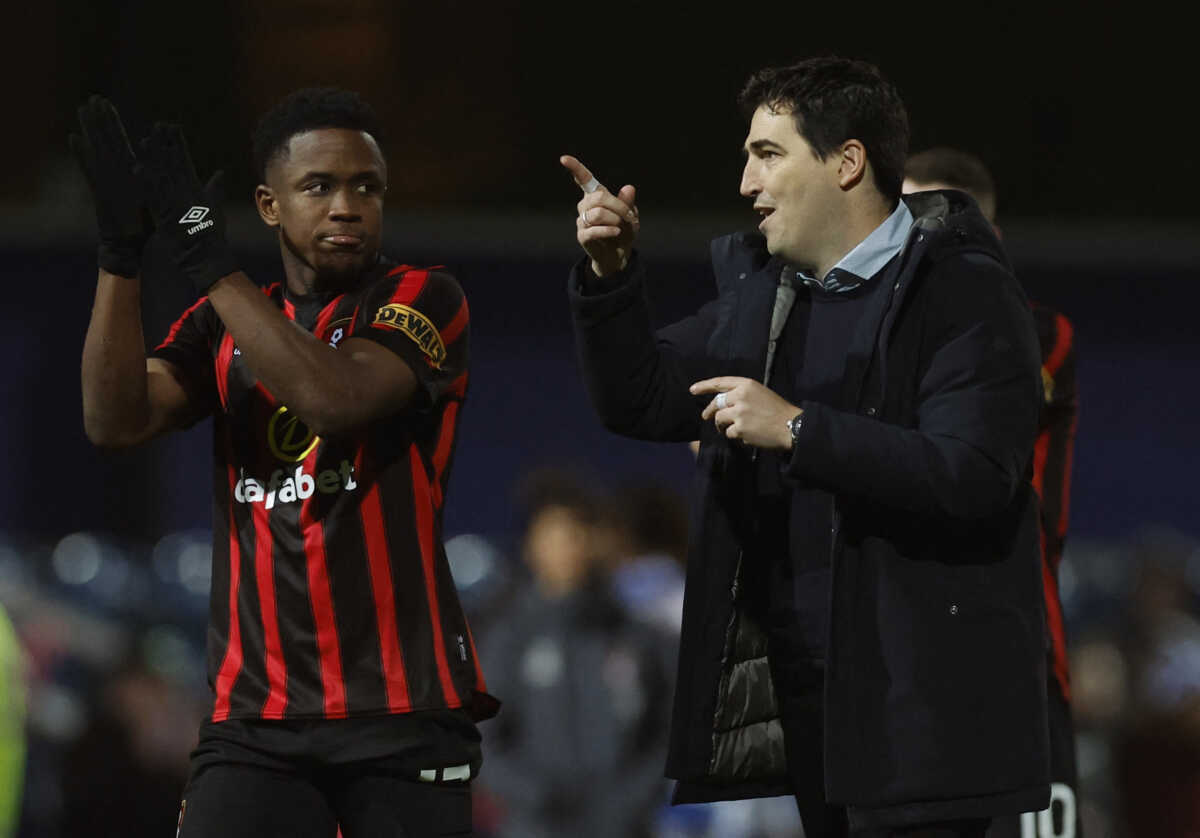 Soccer Football - FA Cup - Third Round - Queens Park Rangers v AFC Bournemouth - Loftus Road, London, Britain - January 6, 2024 AFC Bournemouth manager Andoni Iraola and Luis Sinisterra celebrate after the match Action Images via Reuters
