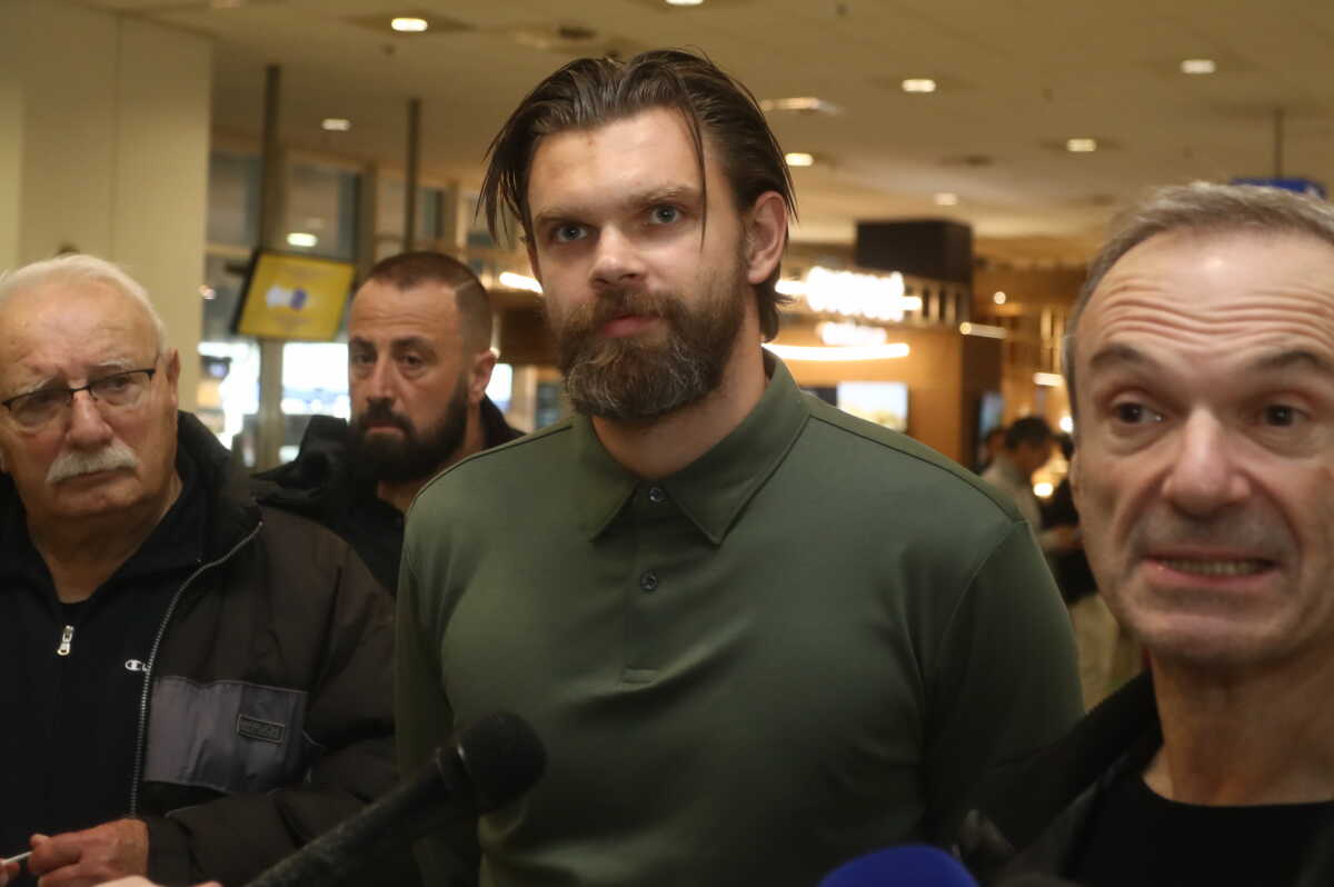 ΑΦΙΞΗ ΤΟΥ ΜΠΑΡΤΟΜΙΕΪ ΝΤΡΑΓΚΟΦΣΚΙ ΓΙΑ ΤΗΝ ΟΜΑΔΑ ΤΟΥ ΠΑΝΑΘΗΝΑΪΚΟΥ (ΘΑΝΑΣΗΣ ΔΗΜΟΠΟΥΛΟΣ