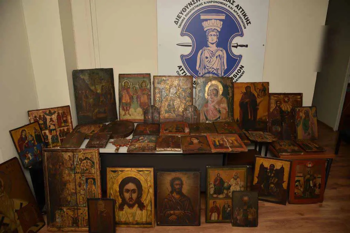 Μοσχάτο: Κατασχέθηκαν 56 παλαιές εκκλησιαστικές εικόνες και συνελήφθησαν ένας 43χρονος και μία 74χρονη