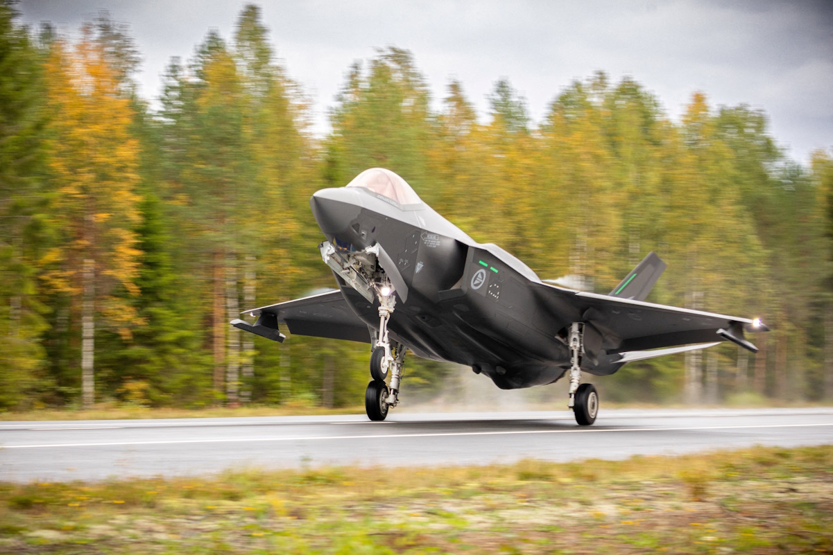 FILE PHOTO: An F-35A Lockheed Martin fighter jet lands on a motorway, in Tervo, Finland September 21, 2023. NTB