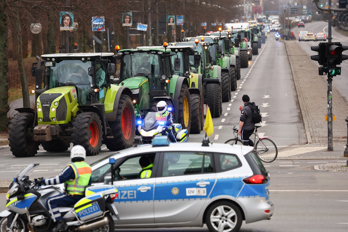 German farmers arrive as they protest against the cut of farm vehicle tax subsidies of the so-called German Ampel coalition government, in Berlin, Germany January 26, 2024. REUTERS