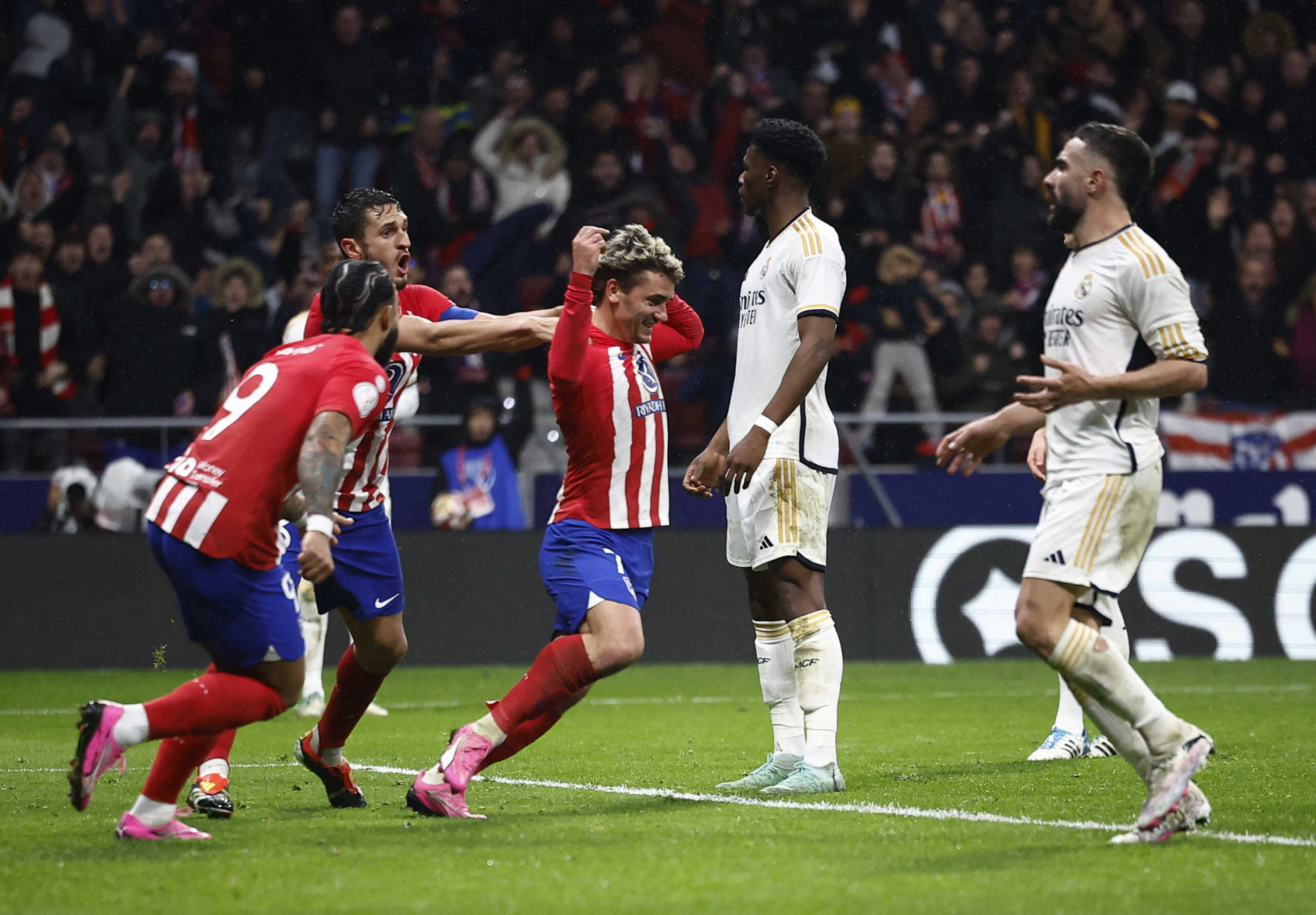 Soccer Football - Copa del Rey - Round of 16 - Atletico Madrid v Real Madrid - Metropolitano, Madrid, Spain - January 18, 2024 Atletico Madrid's Antoine Griezmann celebrates scoring their third goal with teammates REUTERS