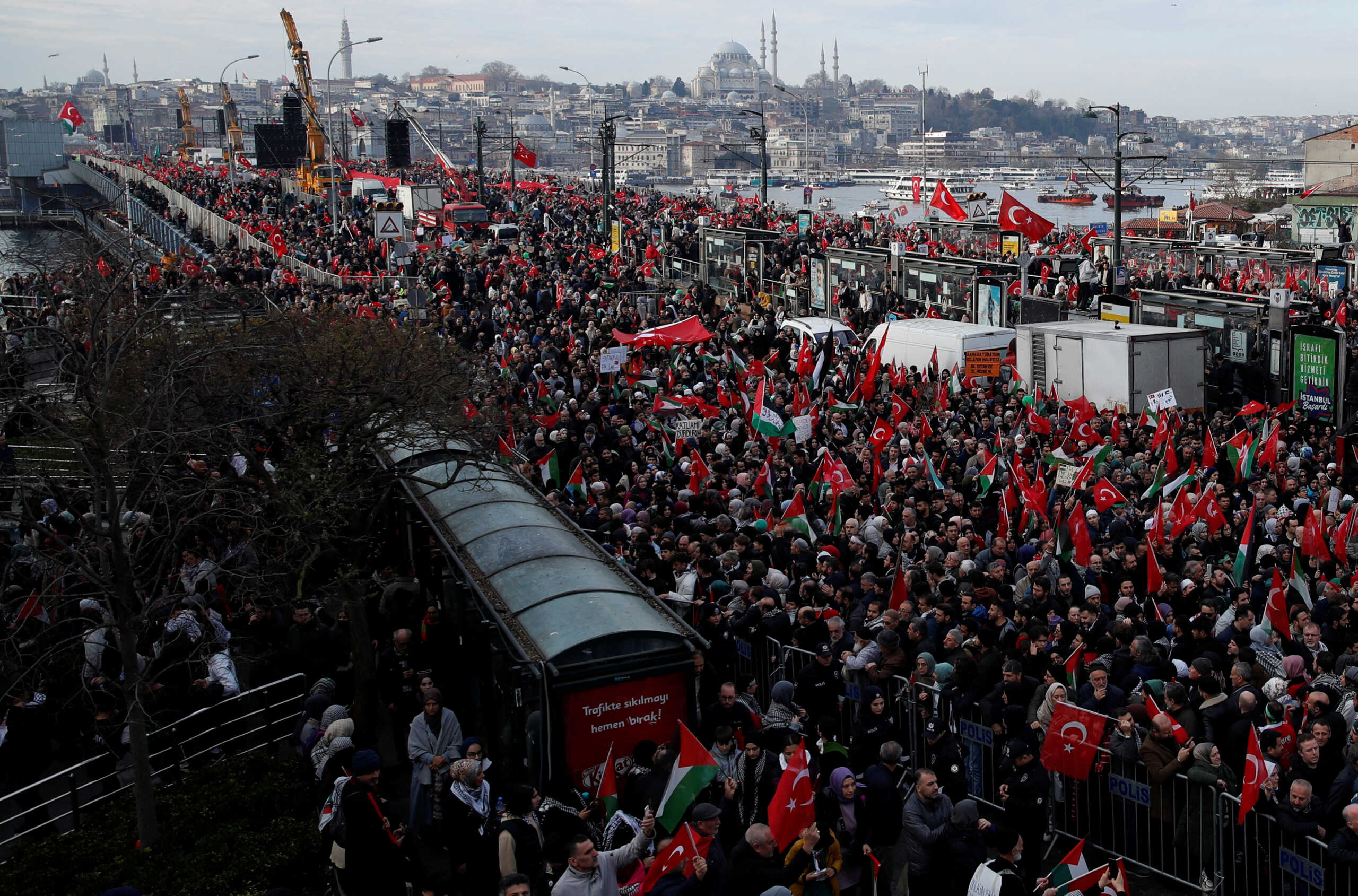 People gather over the Galata Bridge in solidarity with Palestinians, amid the ongoing conflict between Israel and the Palestinian Islamist group Hamas, following the first morning prayer of the New Year in Istanbul, Turkey January 1, 2024. REUTERS