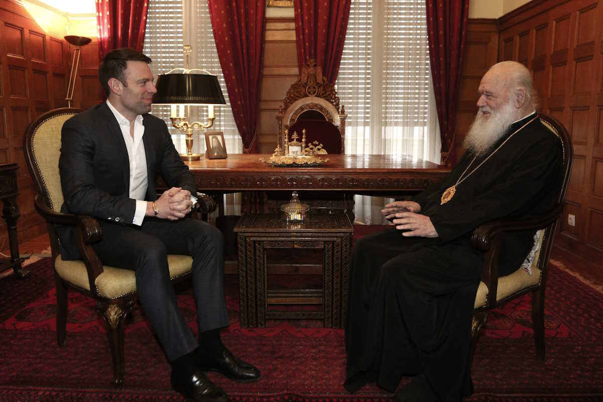 Συναντηθηκαν σημερα ο Αρχιεπισκοπος Ιερωνυμος με τον Προεδρο του ΣΥΡΙΖΑ Στεφανο Κασσελακη στην Αρχιεπισκοπη Αθηνων και συζητησαν θεματα  κατ εξοχην βεβαια  το νομοσχεδιο για  τον γαμο των ομοφυλων ζευγαριων  ΦΩΤΟ ΧΡΗΣΤΟΣ  ΜΠΟΝΗΣ