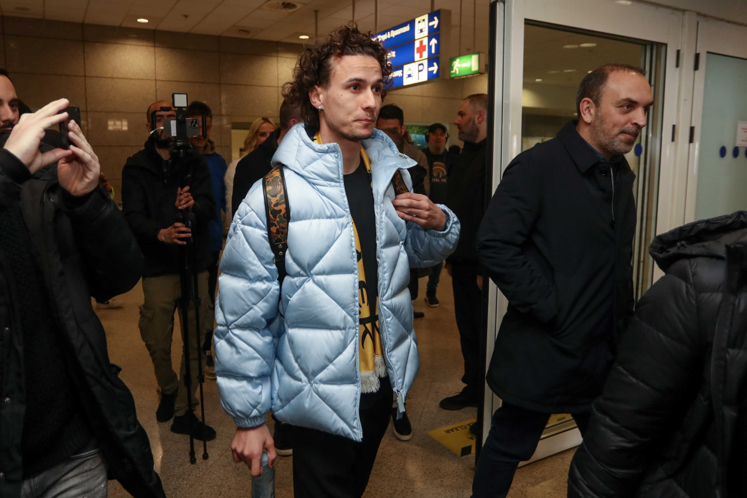ΑΦΙΞΗ ΤΟΥ ΡΟΜΠΕΡΤ ΛΙΟΥΜΠΙΣΙΤΣ ΣΤΗΝ ΑΘΗΝΑ ΓΙΑ ΤΗΝ ΟΜΑΔΑ ΤΗΣ ΑΕΚ (ΘΑΝΑΣΗΣ ΔΗΜΟΠΟΥΛΟΣ
