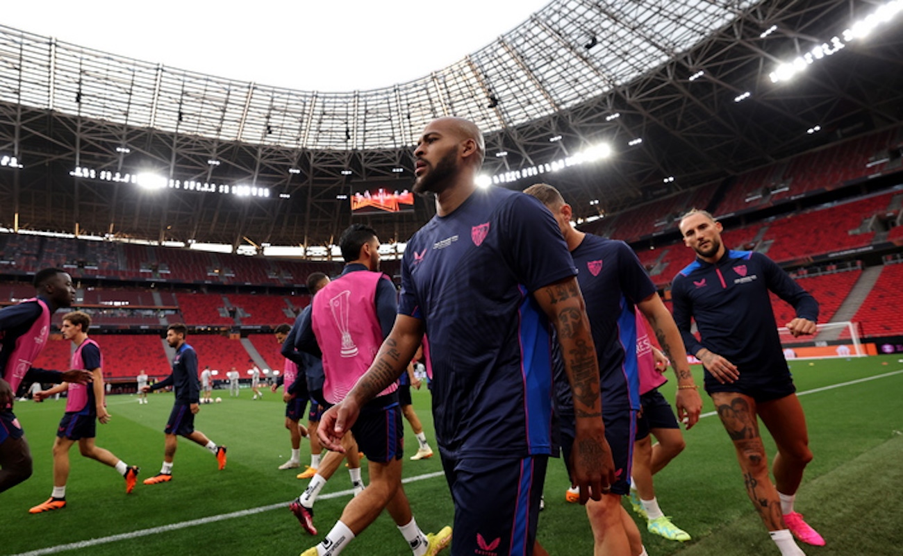 epa10663735 Marcao of Sevilla attends a training session in Budapest, Hungary, 30 May 2023. AS Roma will face Sevilla FC in the UEFA Europa League final in Budapest on 31 May 2023.  EPA