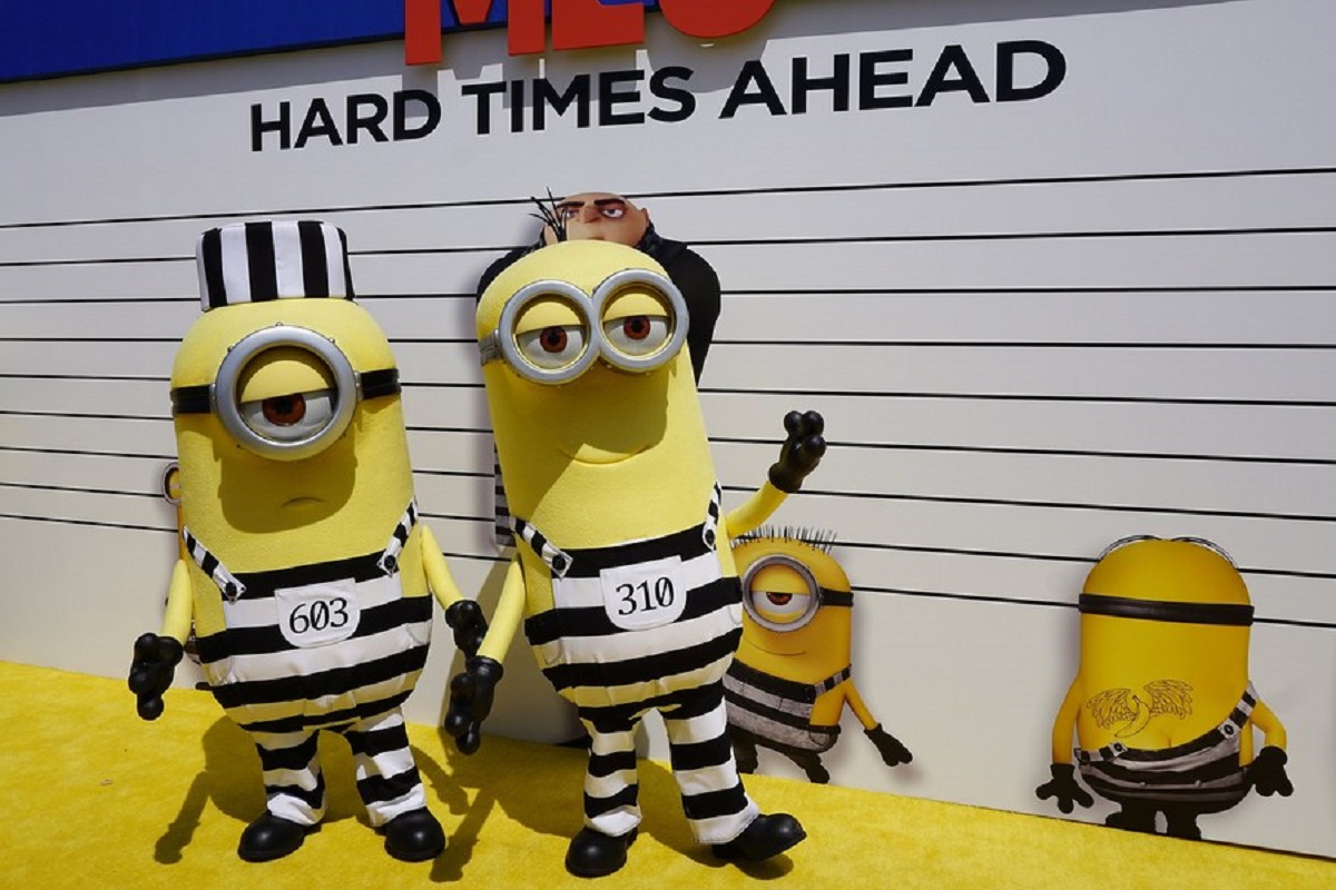 epaselect epa06048976 Performers dressed as Minions' pose during the arrivals for the world premiere of the animation movie 'Despicable Me 3' at the Shrine Auditorium in Los Angeles, California, USA, on 24 June 2017. The movie opens in movie theatres across the US on 30 June 2017.  EPA