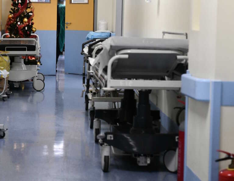Η απάντηση του νοσοκομείου «Άγιος Παύλος» για τον ηλικιωμένο που έμενε πεσμένος στο δάπεδο και αιμορραγούσε