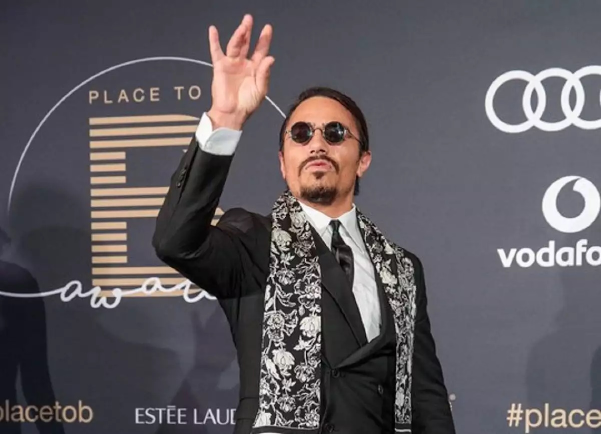 Salt Bae: Ανέβασε λογαριασμό 108.000 δολαρίων από εστιατόριό του στο Ντουμπάι – Τα φιλέτα από χρυσάφι