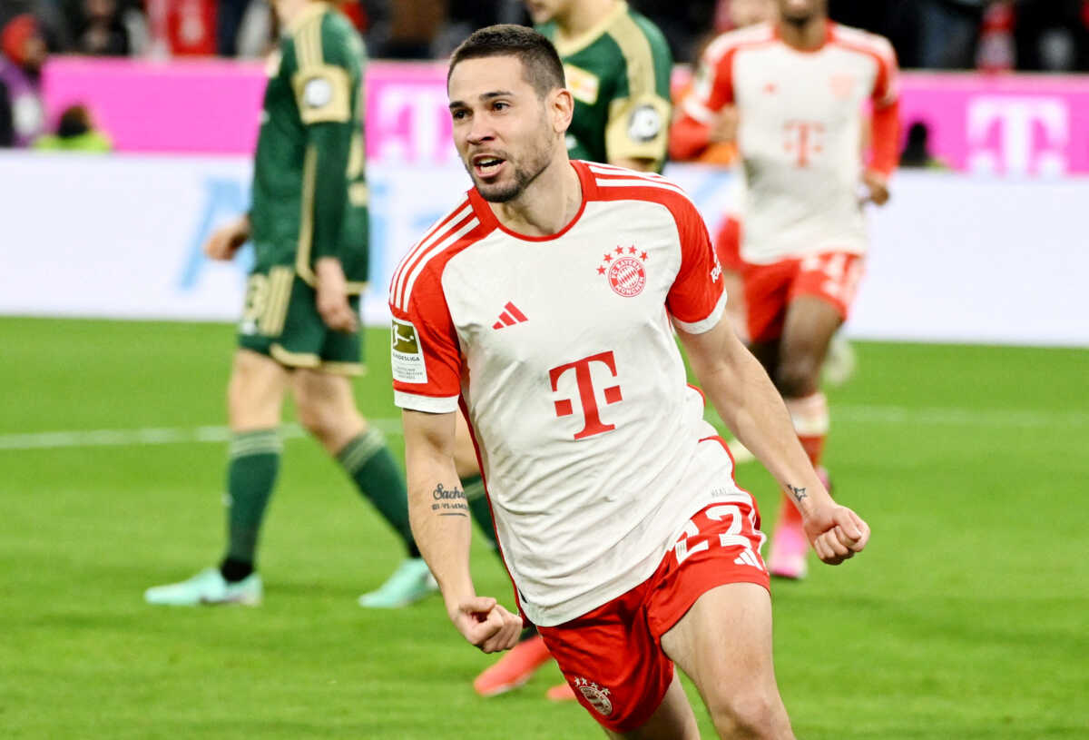 Soccer Football - Bundesliga - Bayern Munich v 1. FC Union Berlin - Allianz Arena, Munich, Germany - January 24, 2024 Bayern Munich's Raphael Guerreiro celebrates scoring their first goal REUTERS