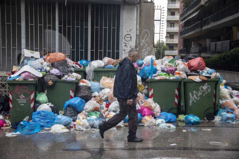 Έκτακτα μέτρα για τα σκουπίδια που πνίγουν τη Θεσσαλονίκη - Ποιοι θα πληρώνουν πρόστιμο
