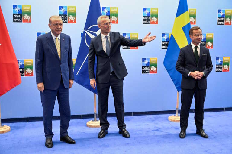 Το Στέιτ Ντιπάρτμεντ χαιρετίζει την επικύρωση ένταξης της Σουηδίας στο ΝΑΤΟ από την Τουρκία αλλά...
