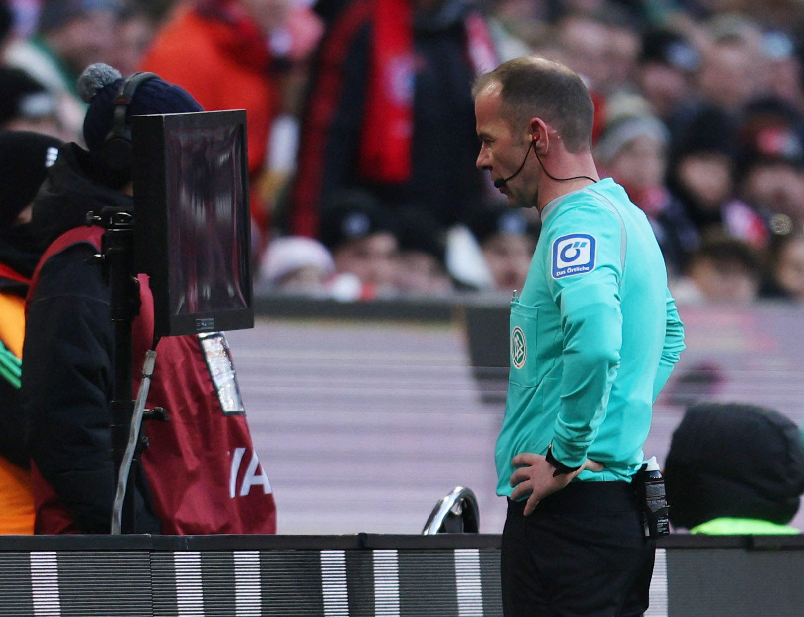 Soccer Football - Bundesliga - Bayern Munich v Werder Bremen - Allianz Arena, Munich, Germany - January 21, 2024 Referee Marco Fritz looks at the VAR monitor before disallowing a Werder Bremen goal REUTERS
