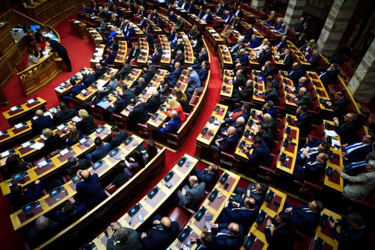 Την 1η Φεβρουαρίου στη Βουλή το νομοσχέδιο για τα ομόφυλα ζευγάρια - Όλα τα «γαλάζια» σενάρια μπροστά στην ψηφοφορία