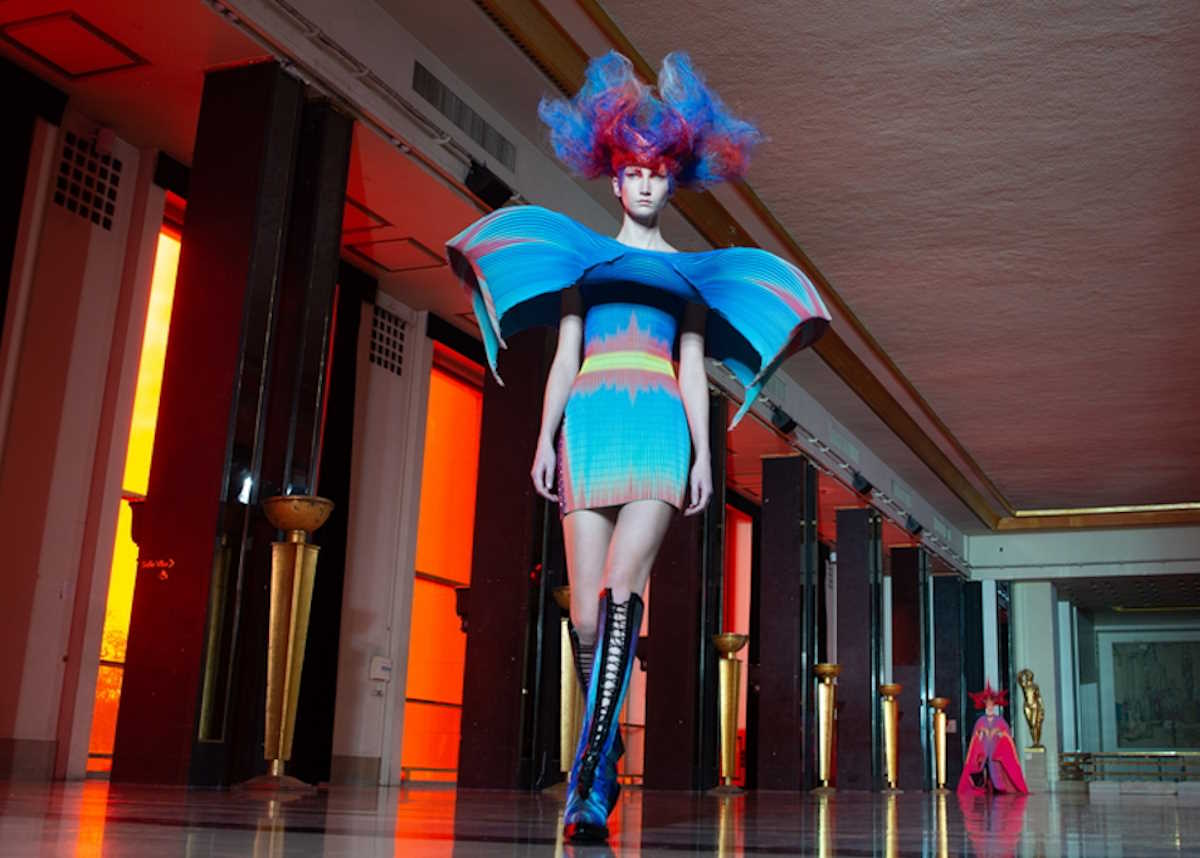epa08155196 Models present creations from the Spring