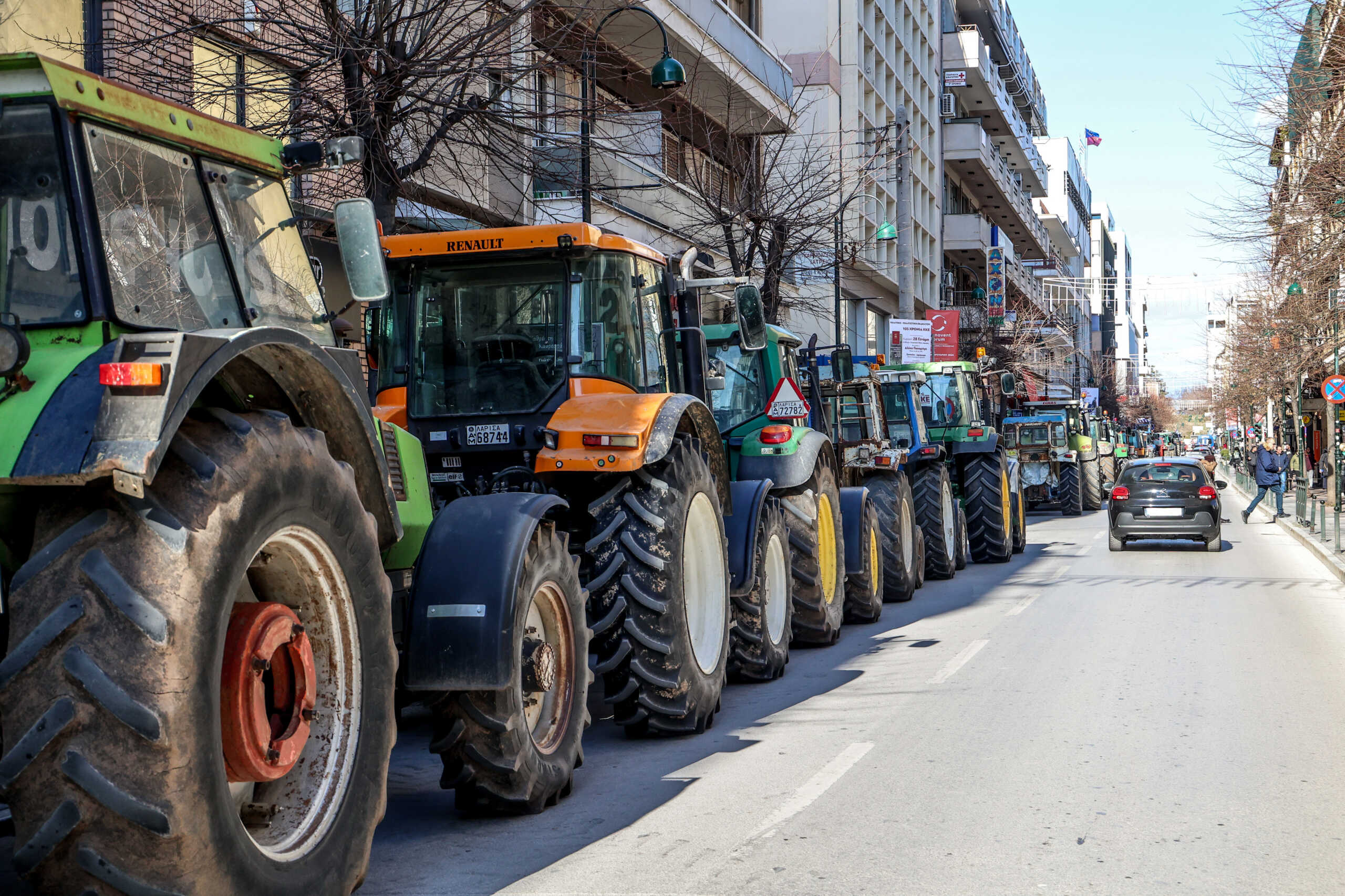 Αγρότες: Ζεσταίνουν τις μηχανές ενόψει της Agrotica – Θα κατέβουν με 300 τρακτέρ