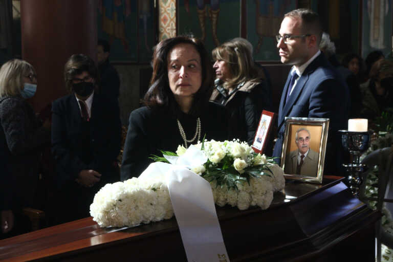 Πέθανε ο πατέρας της Άννας Διαμαντοπούλου – «Ο κ.Τακης έφυγε! Πλήρης γεμάτων ημερών»
