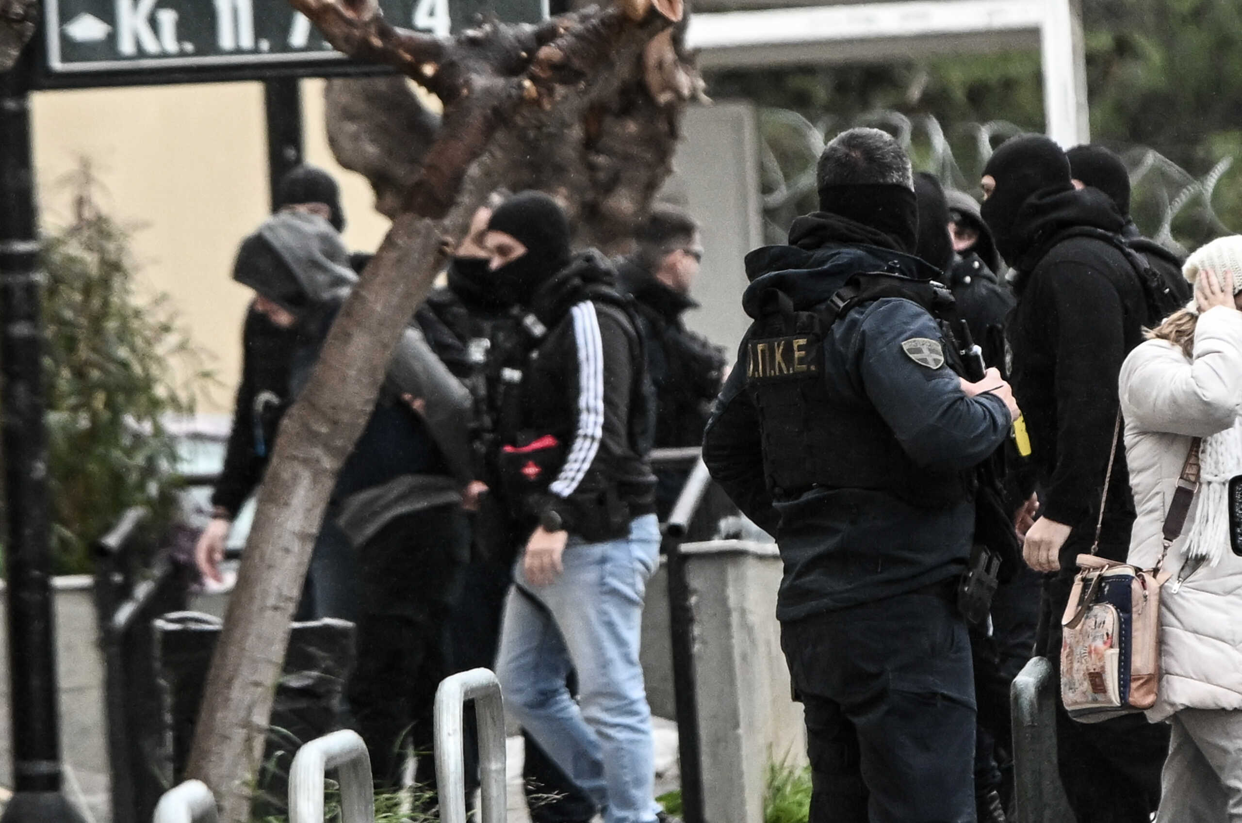 Απολογία στον ανακριτή των δύο συλληφθέντων από την Ελληνική Αστυνομία για τις δολοφονίες των Βασίλη Ρουμπέτη και Γιάννη Σκαφτούρου, Δευτέρα 22 Ιανουαρίου 2024.  
(ΚΩΣΤΑΣ ΤΖΟΥΜΑΣ
