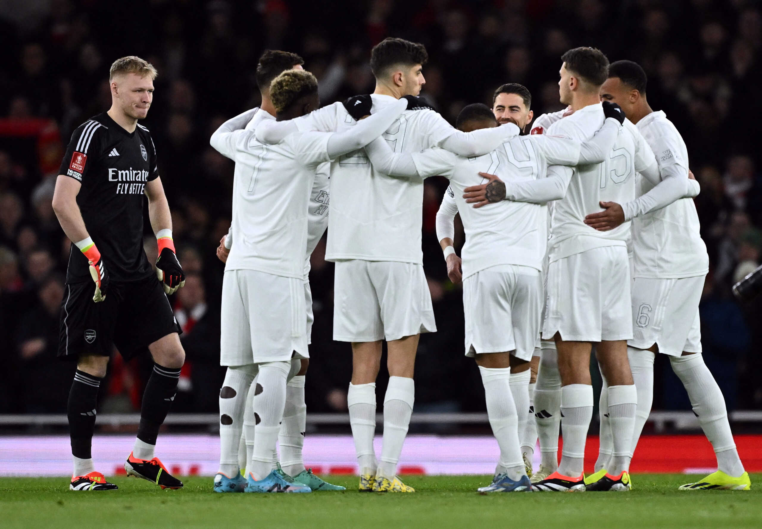 Soccer Football -  FA Cup - Third Round - Arsenal v Liverpool - Emirates Stadium, London, Britain - January 7, 2024 Arsenal players huddle before the match while wearing white Arsenal home shirts as part of the No More Red campaign to keep young people safe from knife crime and youth violence REUTERS