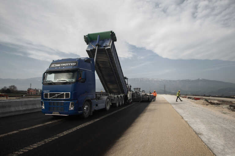 Σταϊκούρας: Έχει ολοκληρωθεί σχεδόν στο σύνολό του ο αυτοκινητόδρομος Κεντρικής Ελλάδας