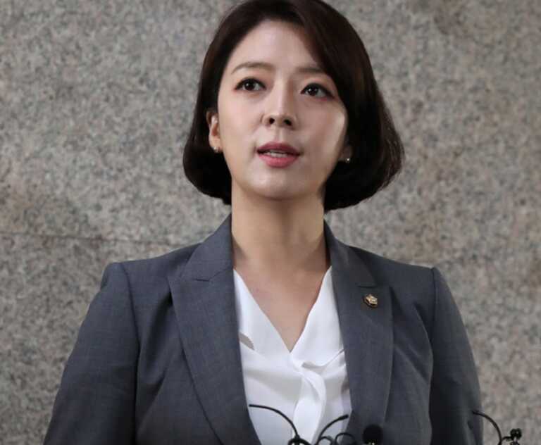 Η σοκαριστική επίθεση στην βουλευτή της Νότιας Κορέας που την έστειλε στο νοσοκομείο