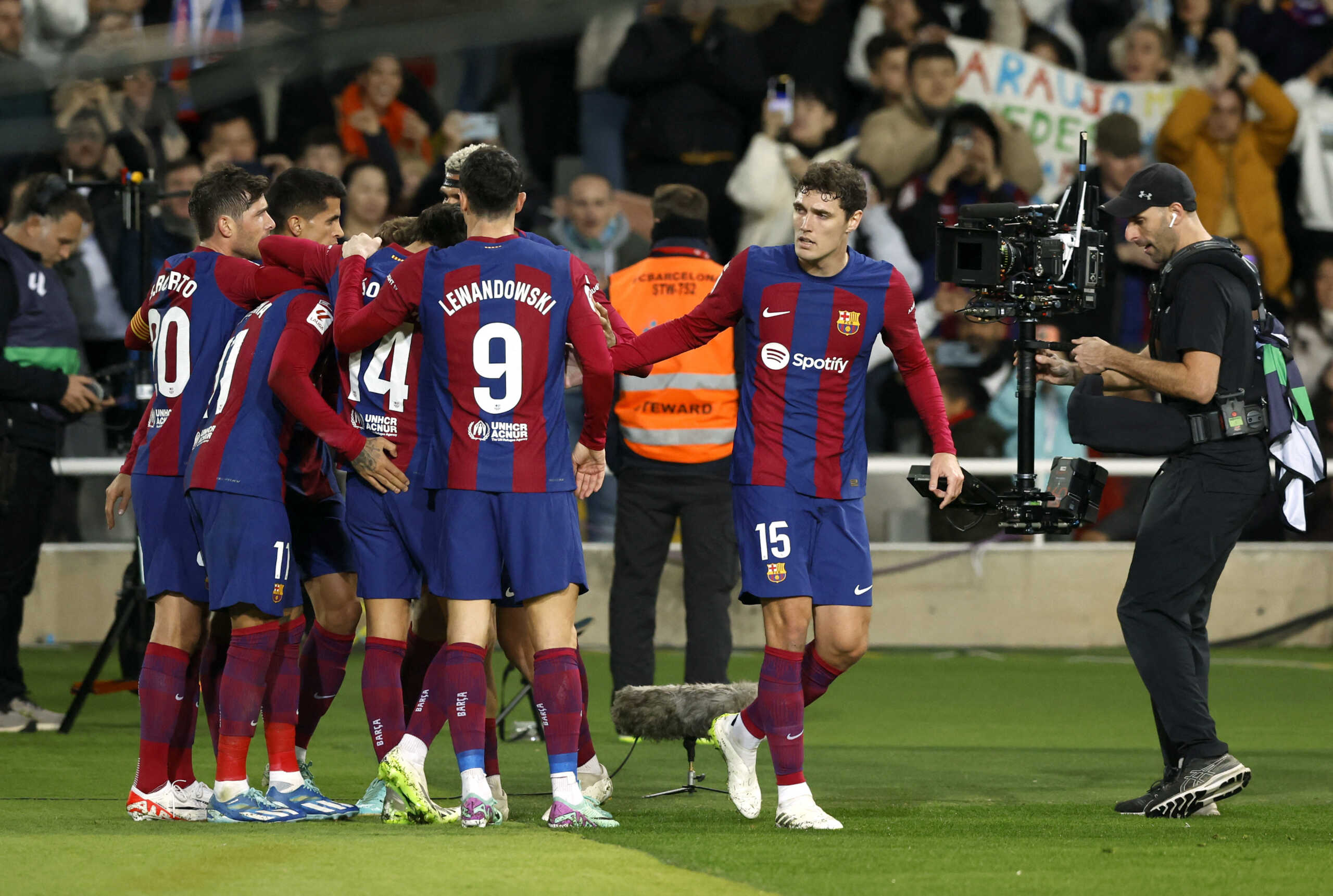 Soccer Football - LaLiga - FC Barcelona v Almeria - Estadi Olimpic Lluis Companys, Barcelona, Spain - December 20, 2023 FC Barcelona's Raphinha celebrates scoring their first goal with teammates REUTERS
