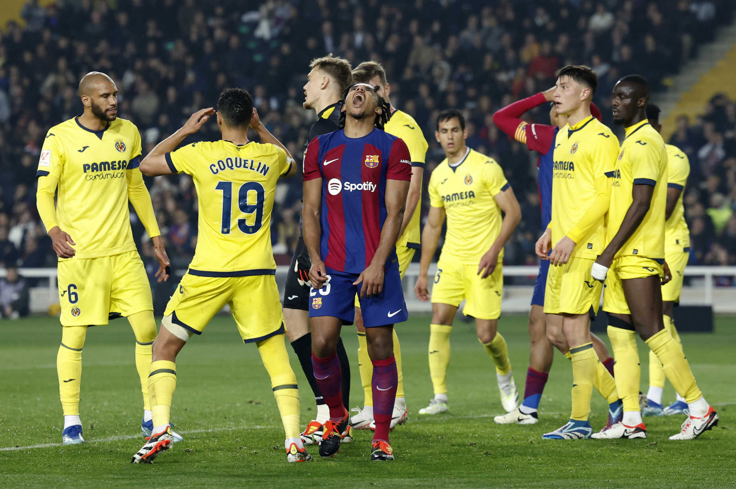 Soccer Football - LaLiga - FC Barcelona v Villarreal - Estadi Olimpic Lluis Companys, Barcelona, Spain - January 27, 2024 FC Barcelona's Jules Kounde reacts after he misses a chance to score REUTERS