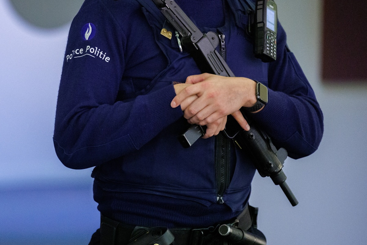epa11035621 A police officer secures the courtroom on the first day of the Sky ECC vast criminal organization trial after the decryption of its messaging systems in Brussels, Belgium, 18 December 2023. 129 defendants, 40 in custody, will appear in front of the judge for their participation in a criminal organization, drug and arms trafficking, attempted extortion, arbitrary detention and false imprisonment. They were charged at the end of the vast Sky ECC investigation, named after the encrypted messaging system used extensively by criminal gangs and uncovered by the Belgian police in 2021.  EPA