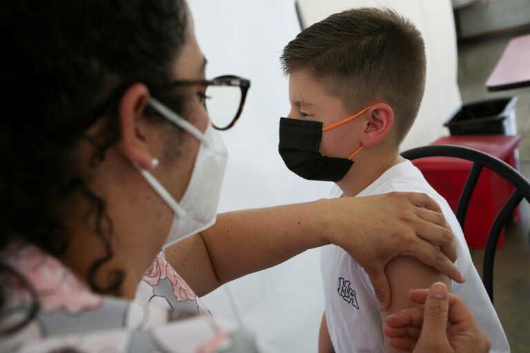 Το 40% των παιδιών έχει εμβολιαστεί κατά της μηνιγγίτιδας Β με έξοδα των γονιών - «Δεν περισσεύει κανένα παιδί» λένε οι παιδίατροι