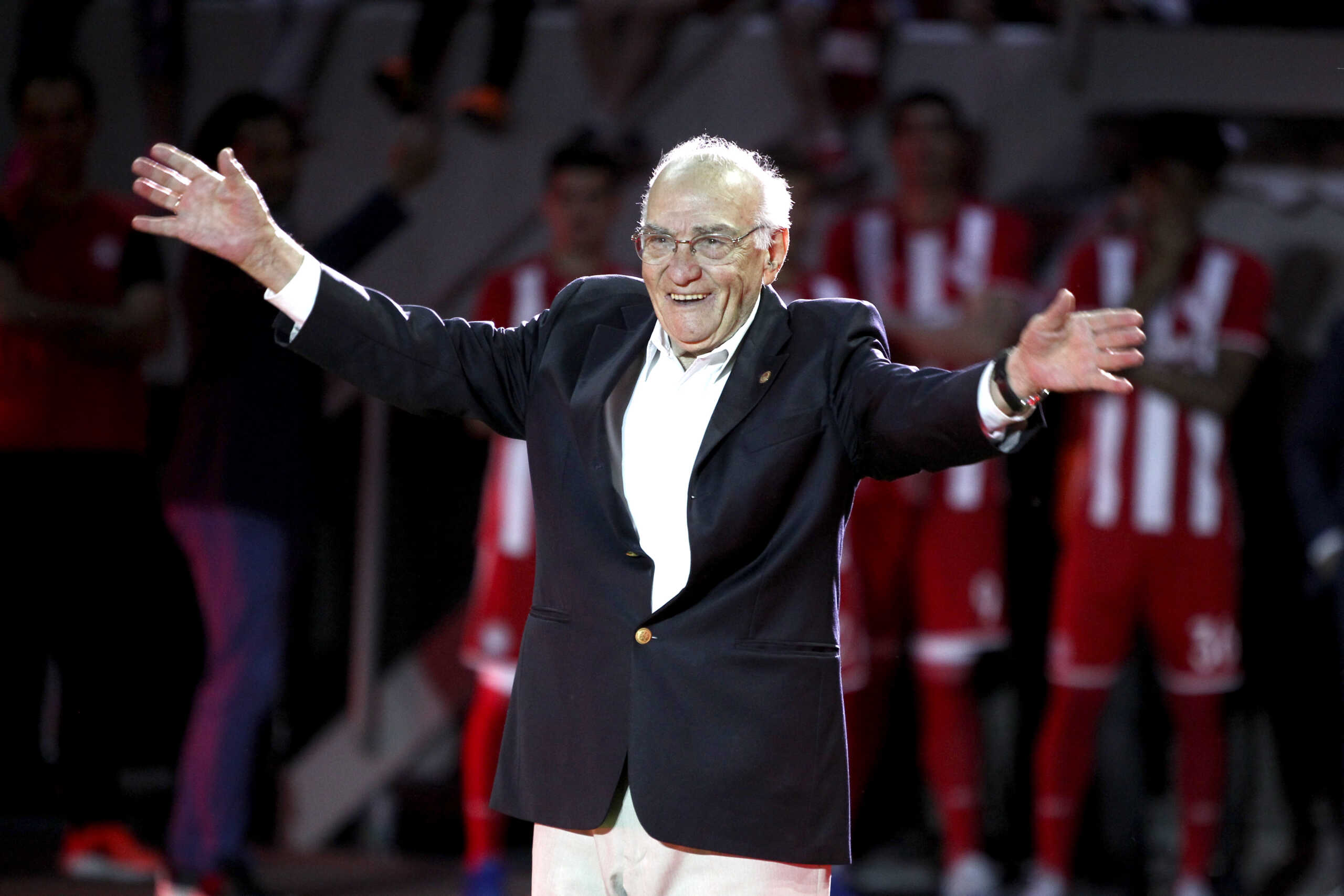 Πέθανε ο Γιώργος Δαρίβας, ένας από τους σπουδαιότερους ποδοσφαιριστές στην ιστορία του Ολυμπιακού