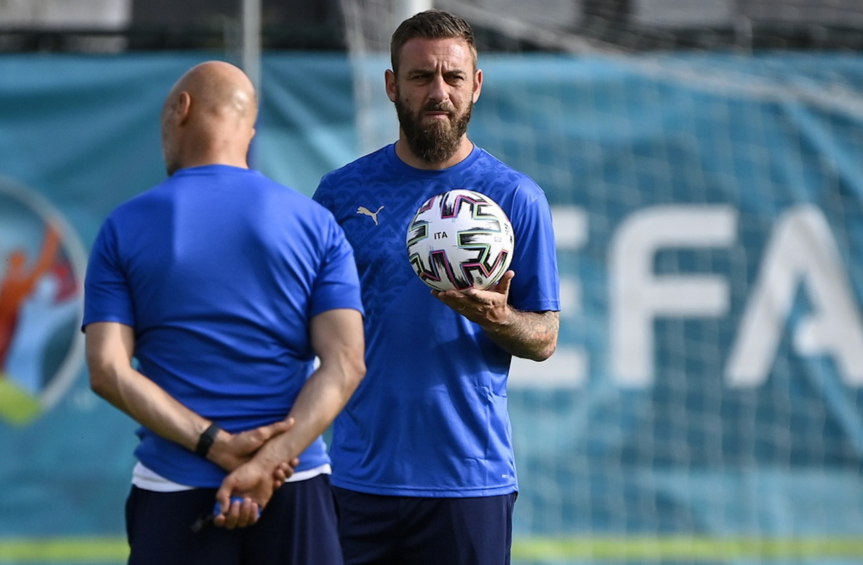 epa09286481 Italy's assisant coach Daniele De Rossi during the training session of the Italian team at the Acqua Acetosa sporting centre in Rome, Italy, 19 June 2021. Italy will face Wales in their UEFA EURO 2020 group A preliminary round soccer match on 20 June 2021.  EPA