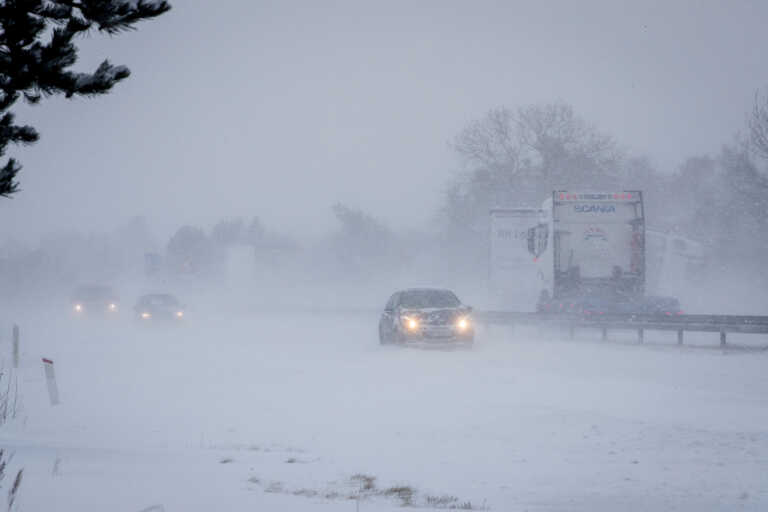 Χάος στη βόρεια Ευρώπη από τα χιόνια  – Εγκλωβισμένοι οδηγοί, ρεκόρ ψύχους στη Φινλανδία με -42 βαθμούς Κελσίου