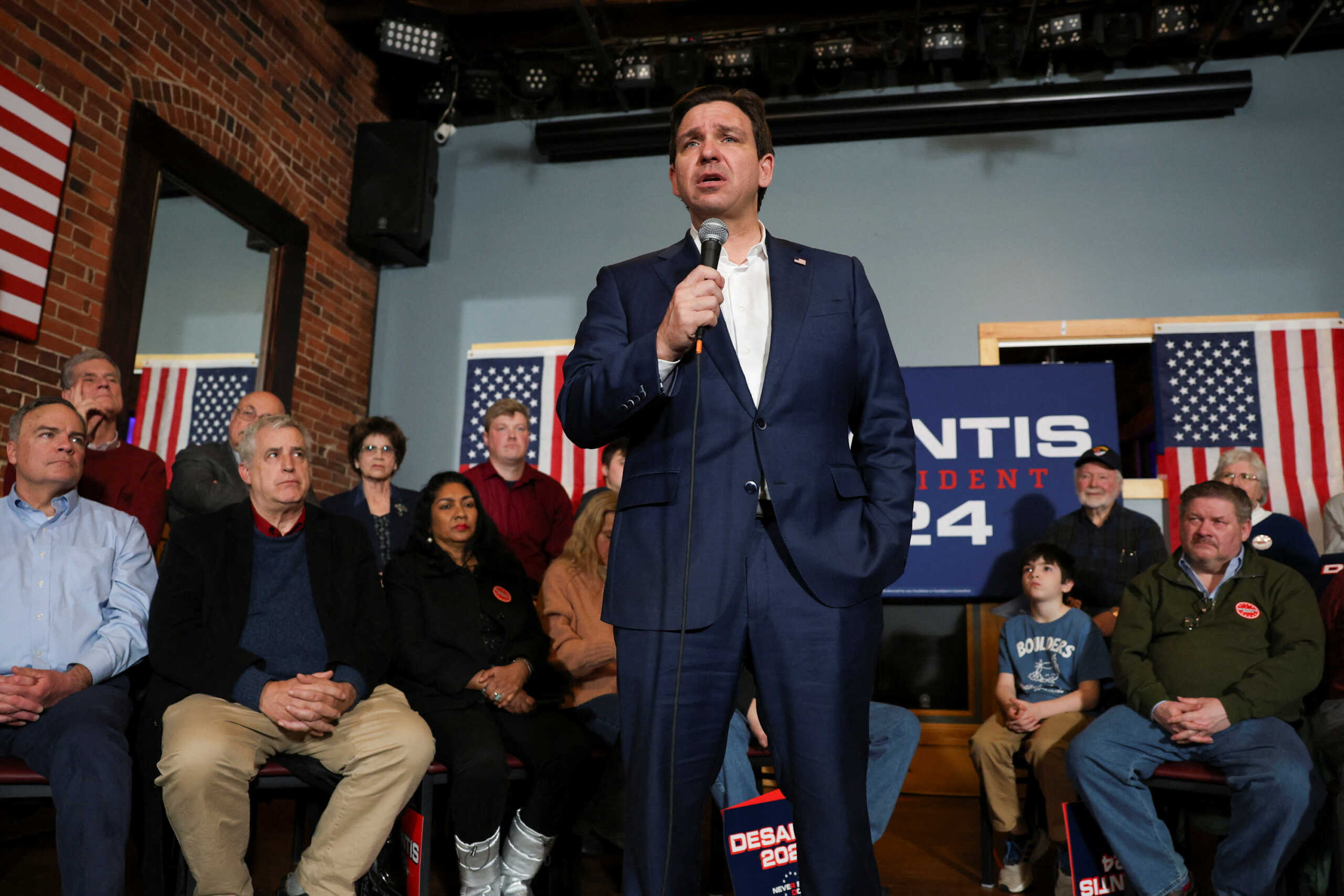 Republican presidential candidate and Florida Governor Ron DeSantis makes a campaign visit ahead of the New Hampshire primary election at Cara Irish Pub & Restaurant in Dover, New Hampshire, U.S. January 19, 2024.  REUTERS