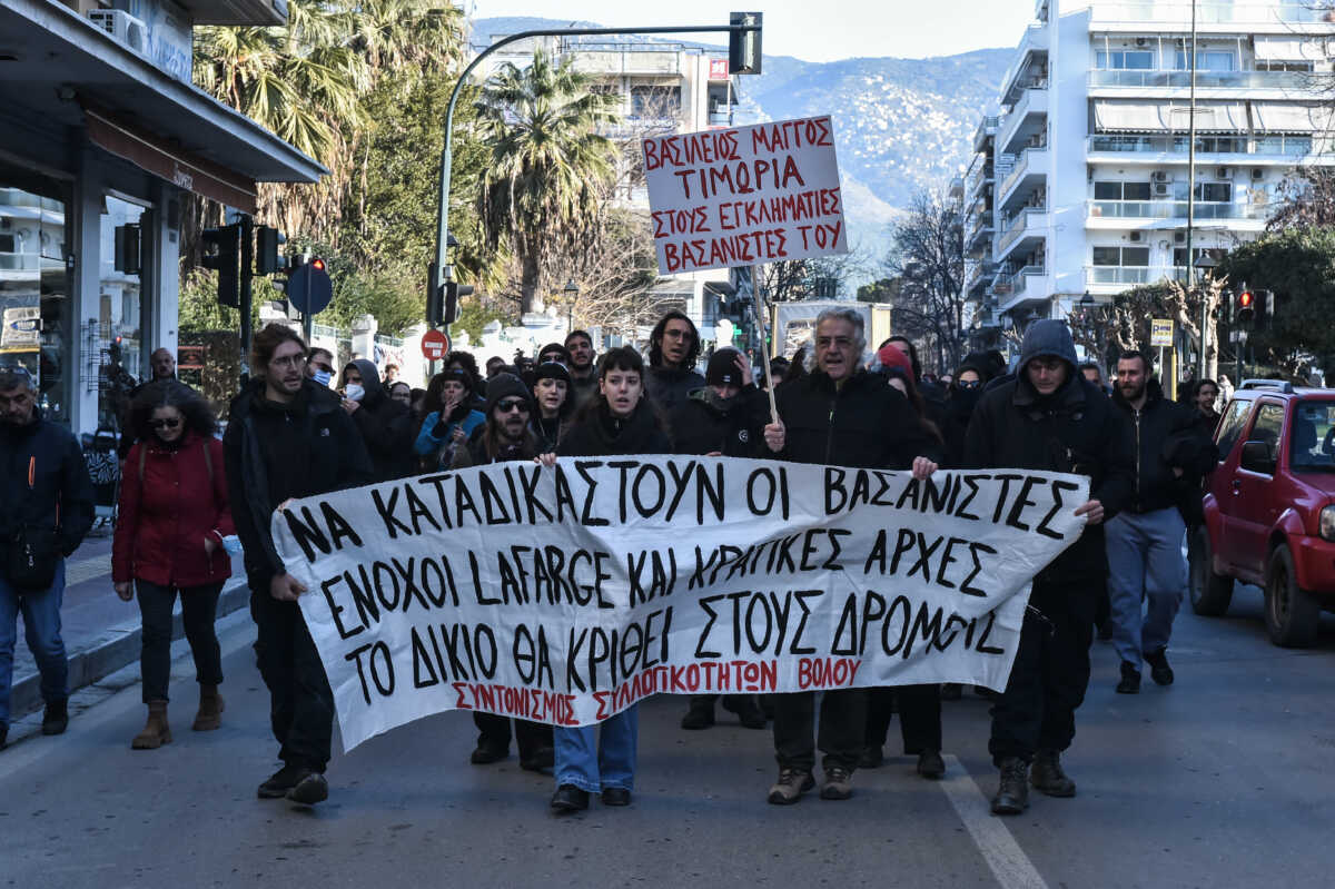 Δίκη στο Πρωτοδικείο του Βόλου των αστυνομικών που κατηγορούνται για την πρόκληση βαρύτατων τραυμάτων στον Βασίλη Μάγγο, με αποτέλεσμα ένα μήνα μετά τον βασανισμό του να αφήσει την τελευταία του πνοή, Παρασκευή 26 Ιανουαρίου 2024. Η δίωξη που έχει ασκηθεί αφορά σε τρεις αστυνομικούς και οι κατηγορίες που τους βαραίνουν είναι σε βαθμό πλημμελήματος, με βάση της εισαγγελική άσκηση δίωξης. 
(ΒΑΣΙΛΗΣ ΟΙΚΟΝΟΜΟΥ