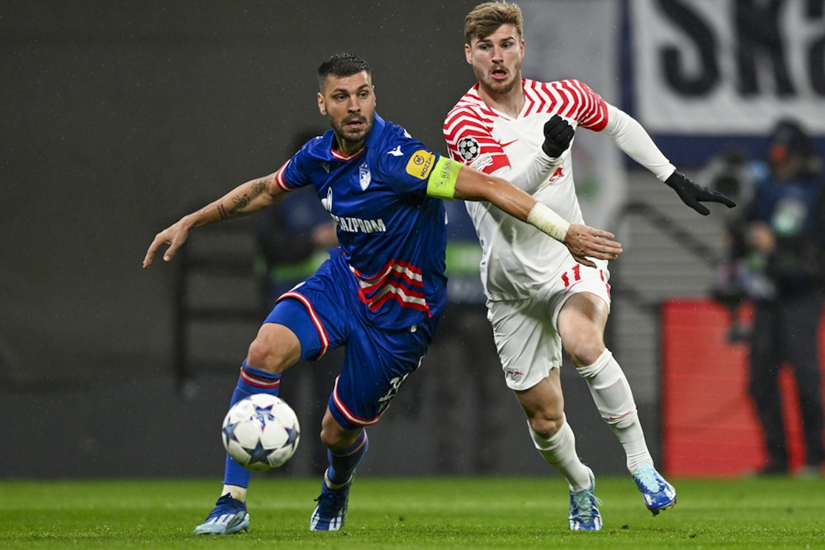 epa10939439 Red Star's Aleksandar Dragovic (L) in action against Leipzig's Timo Werner (R) during the UEFA Champions League group G soccer match between RB Leipzig and Red Star Belgrade,  in Leipzig, Germany, 25 October 2023.  EPA