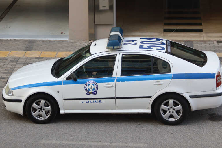ΕΔΕ για τον αστυνομικό που συνελήφθη για υπεξαίρεση υπηρεσιακών όπλων – Τέθηκε σε διαθεσιμότητα