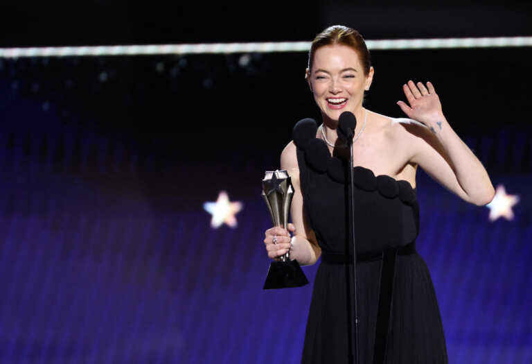 Critics Choice Awards 2024: Η Emma Stone πήρε το βραβείο καλύτερης ηθοποιού για το Poor Things – Όλοι οι νικητές