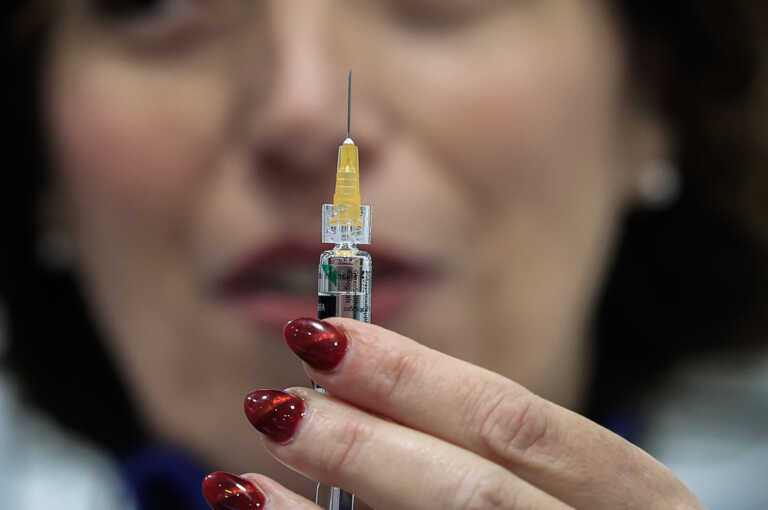 Εξαδάκτυλος: Να εμβολιαστούν κατά του κορονοϊού οι άνω των 60 – Τι να κάνουν αν αρρωστήσουν