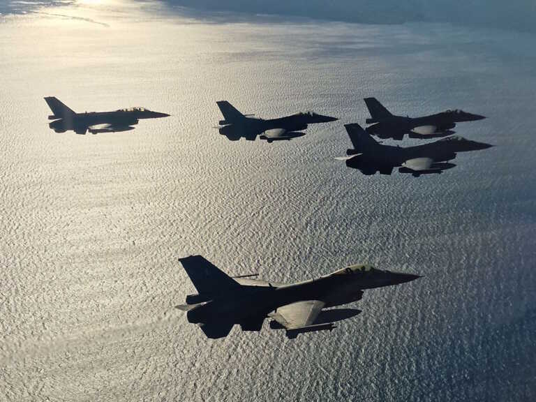 Στη «φωλιά» των F-16 Viper – Εικόνες από το αναβαθμισμένο μαχητικό της Πολεμικής Αεροπορίας