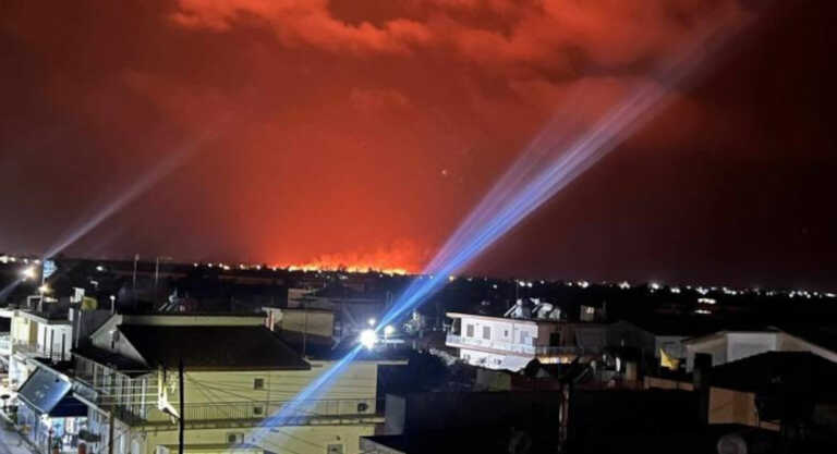 Ηλεία: Φωτιά στο Καπελέτο, ορατές από την Αχαΐα οι φλόγες
