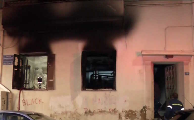 Φωτιά κατέστρεψε ολοσχερώς εγκαταλελειμμένο κτίριο στα Πατήσια