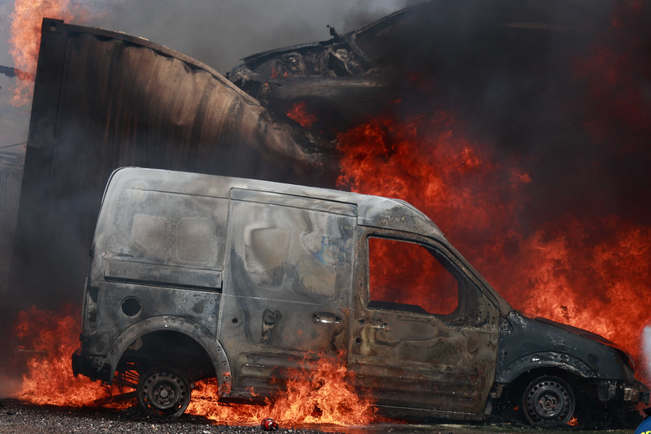 Πάτρα: Έβαλαν φωτιά και του έκαψαν για δεύτερη φορά το αυτοκίνητο μέσα σε 8 μήνες