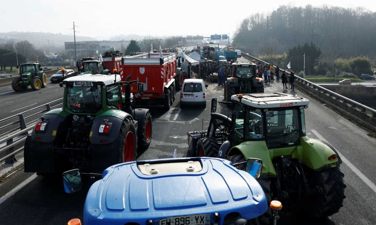 French farmers block the A63 motorway during a protest over price pressures, taxes and green regulation, similar to grievances shared by farmers across Europe, in Bayonne, France, January 26, 2024. REUTERS
