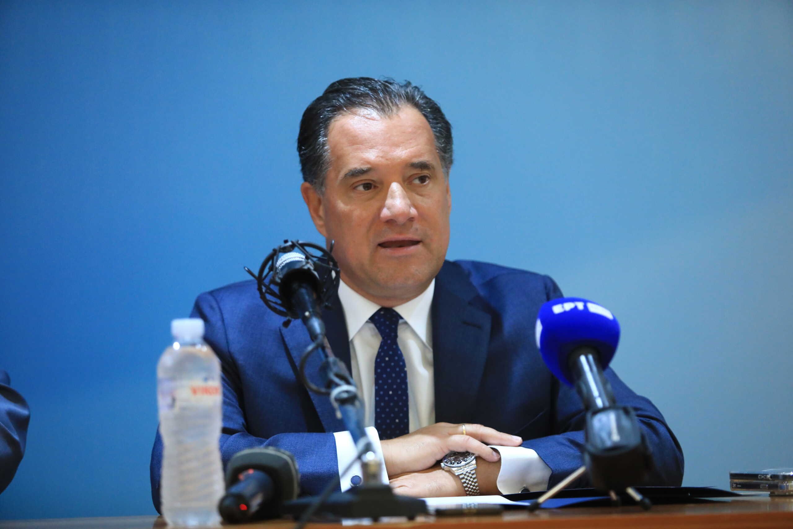 Συνέντευξη τύπου του υπουργού Εργασίας και Κοινωνικής Ασφάλισης Άδωνι Γεωργιάδη, των υφυπουργών Βασίλη Σπανάκη, Πάνου Τσακλόγλου και των Γενικών Γραμματέων Άννας Στρατινάκη και Νίκου Μηλαπίδη για το "ξεπάγωμα" των τριετιών, Δευτέρα 18 Σεπτεμβρίου 2023. 
(ΓΙΑΝΝΗΣ ΠΑΝΑΓΟΠΟΥΛΟΣ